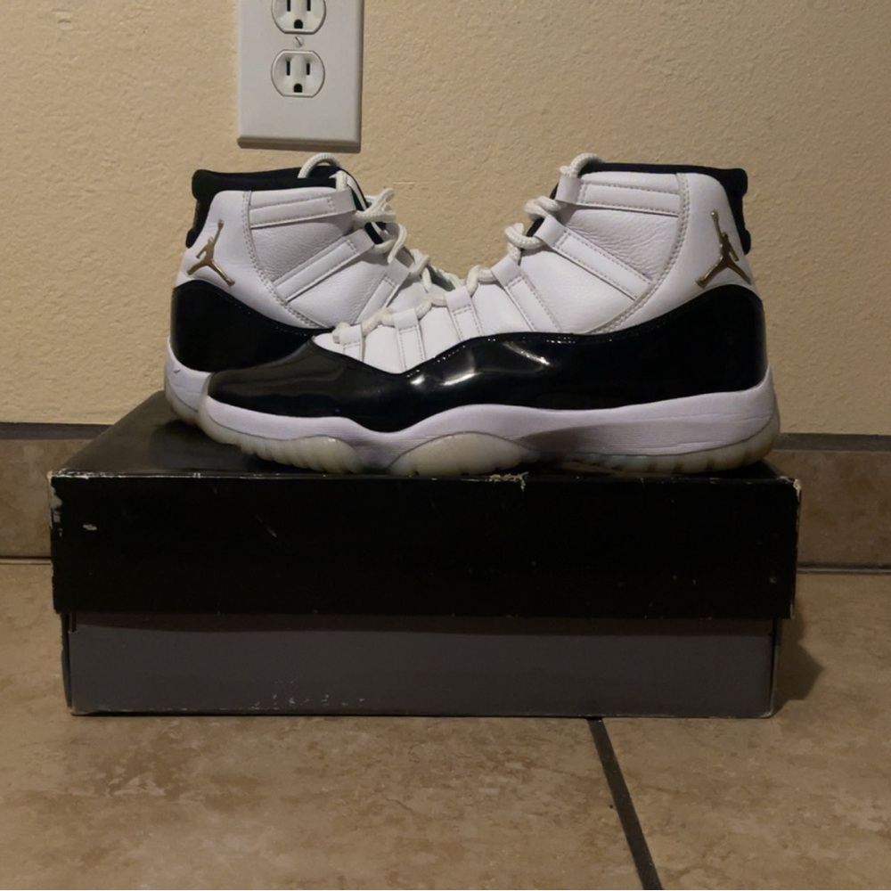 JORDAN 11 “GRADUATIONS” SZ 9.5